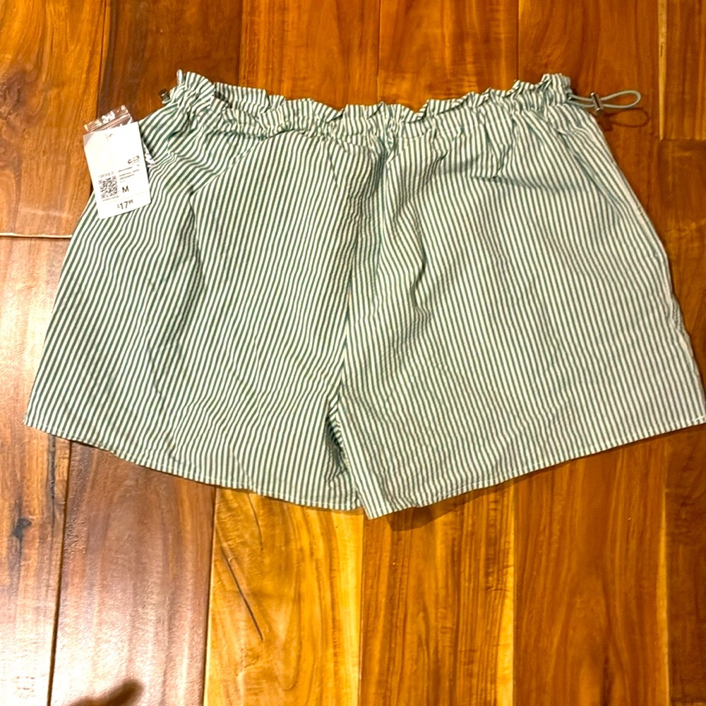 Forever 21 Stripped Women Shorts✨ - Picture 7 of 10